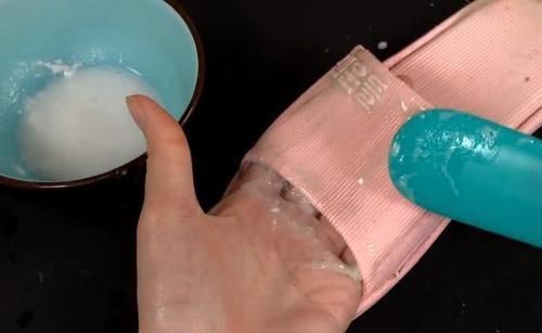 不管拖鞋多脏多黑,教你一招,立马干净如新,好方法快学学