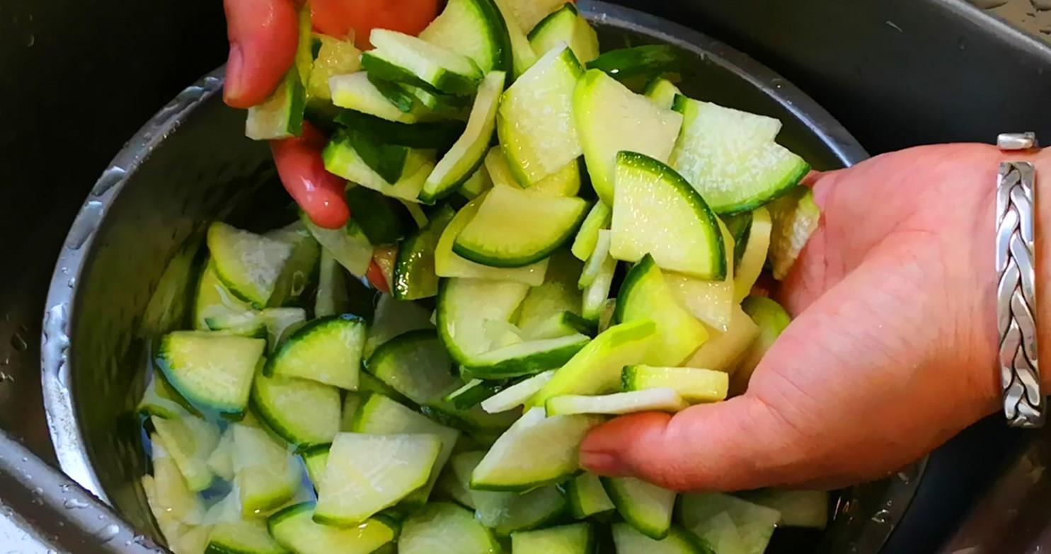 萝卜火热上市,究竟是白萝卜还是青萝卜好?看后别再瞎买了