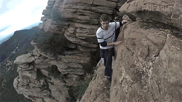 |搞笑GIF趣图:妈妈说,男孩子的房间要简单一点,没毛病啊!