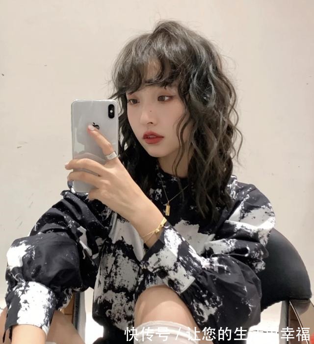 卷发 最近很火的4个发型，剪完立马颜值飞升！最近很火的4个发型，剪完立马颜值飞升！