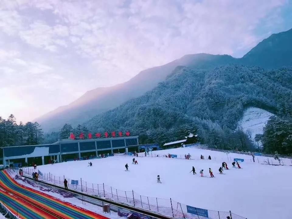 泡温泉|就在英山！又能滑雪又能泡温泉，人少又私密，是时候出发了