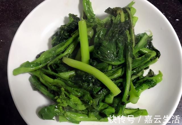 油菜苔|维C比柠檬还高的蔬菜，5块钱买一把，简单一炒，不放肉也特鲜