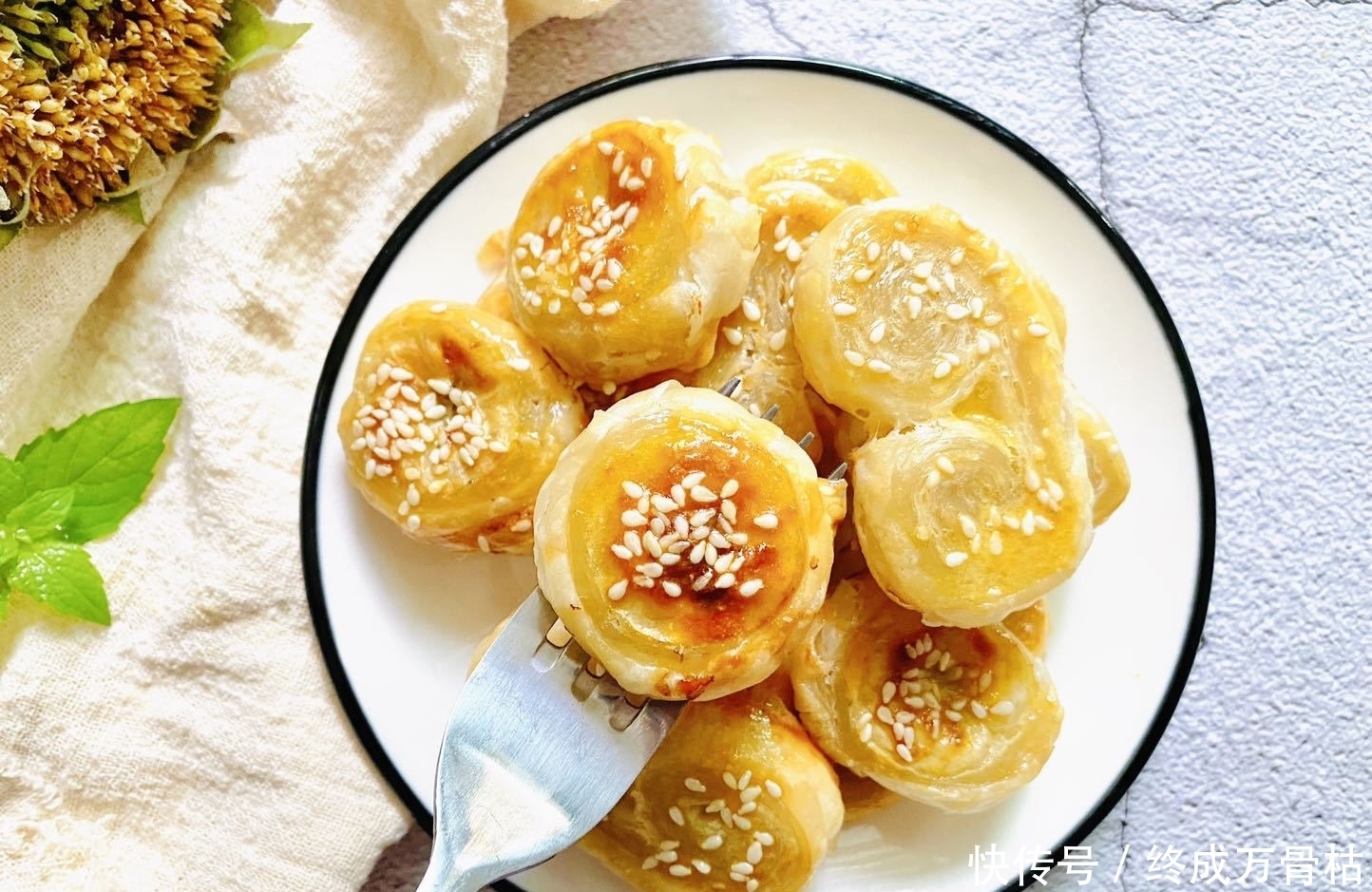 小点心|25分钟搞定娃的两道小点心,酥软香甜,好吃到连渣都不剩