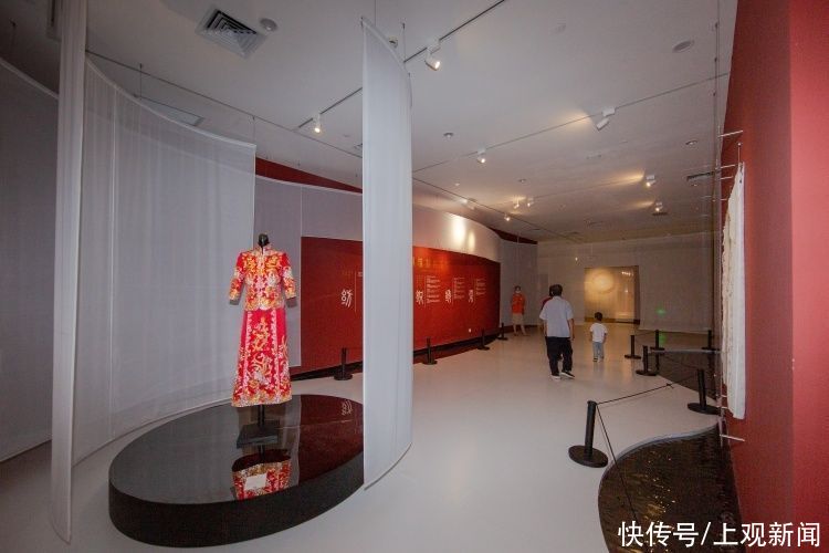 中华|中华传统服饰的“盛宴”服饰工艺专题展荟萃百年、百艺、百套服饰作品