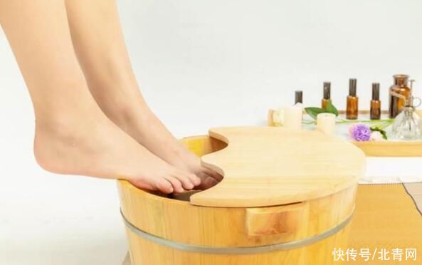 泡脚|老年人洗澡要注意什么？快转发给长辈