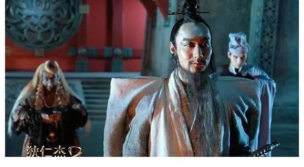 曾被王菲邀請(qǐng)助演，也是春晚常客，張傲月才是《追光》的掃地僧