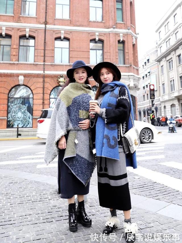 中年 今秋的外套流行“过膝不过踝”,舒适显瘦,五六十岁的女人穿太美