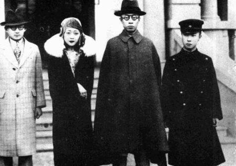 敞开|婉容睡觉时为何大门是敞开的她在等谁太监都知道却不好意思说