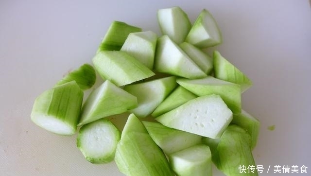 豆腐加这菜清香无比,再来点肉,好吃到上桌秒光!只长劲不长胖