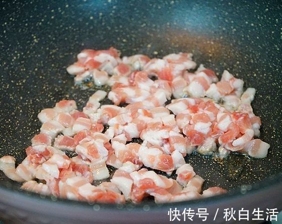 家人|玉米面窝窝头这样做，营养健康又香软美味，一上桌就被家人抢着吃