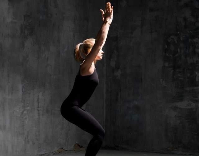 膝盖|瑜伽经典序列之拜日式B,唤醒身体活力的最佳序列