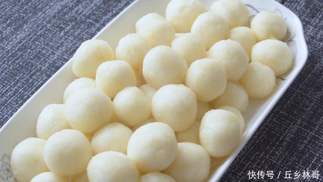 吃了半辈子土豆,这个做法百吃不腻,不炒不炸也不煮,上桌就扫光