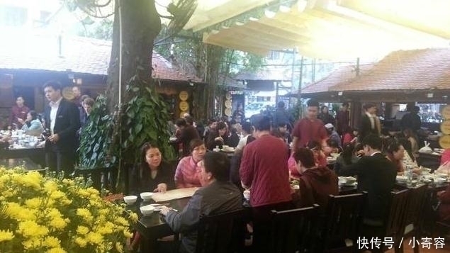 服务员|为啥客人点完餐后，店员要急着把菜单收走看完以后要长点心了