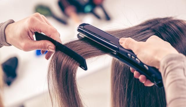 自来卷头发怎么变直变顺滑?离子烫拉直太伤发,现在流行蛋白矫正