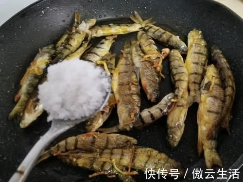 冬天多吃鱼,鲜美可口,营养丰富,这样煎一煎,外酥里嫩更好吃