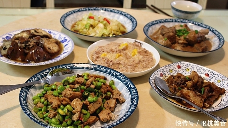 爸爸下厨做的晚餐，普通食材美味下饭，比在饭店吃还解馋