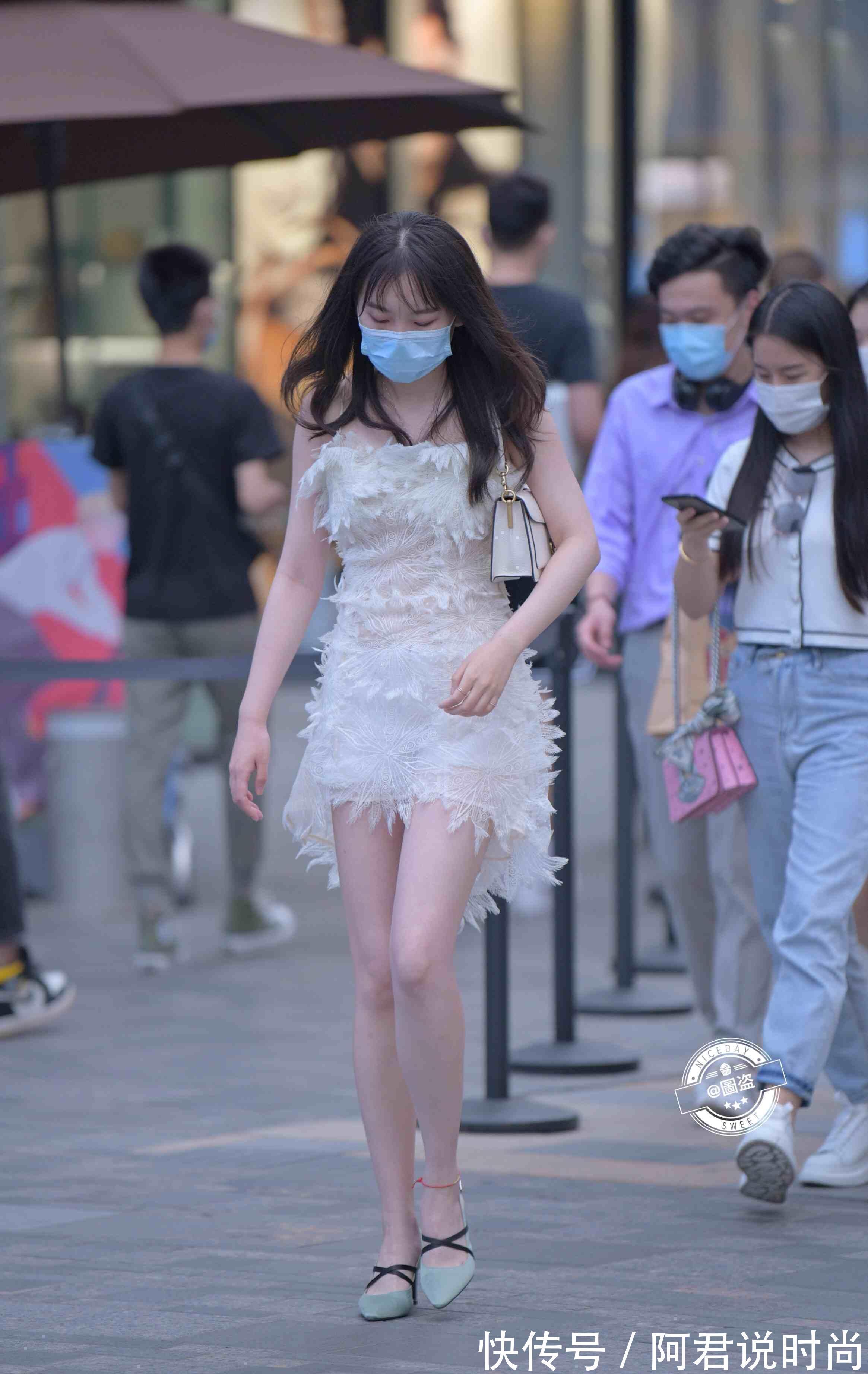 装扮|上身柔软舒适的连衣裙装扮，穿出优雅浪漫的气息，才不尴尬