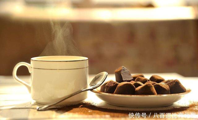 瞬间|大师精制“开花巧克力”，奶茶浇下瞬间，才是震撼的开始！