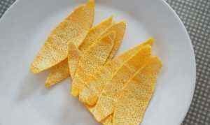 养花用果皮,直接扔盆里,7天长新芽,不怕养不活