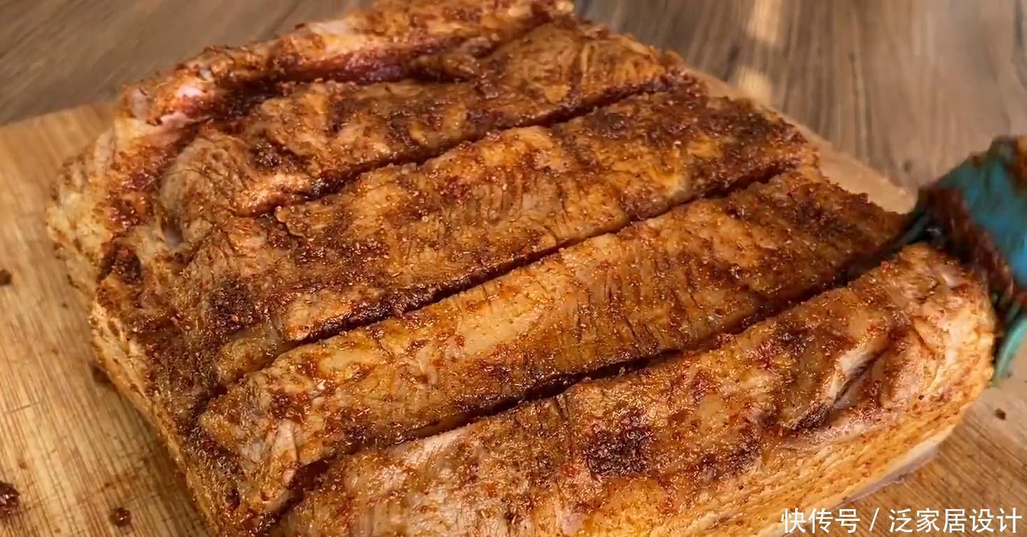 五花肉还可以这样做,加一把食盐,不炒也不炸,皮脆肉香,真解馋