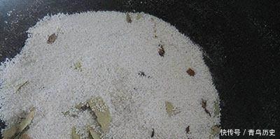 自制“盐焗鸡”,不用加一滴水,只需要这样做,肉质鲜滑入味!