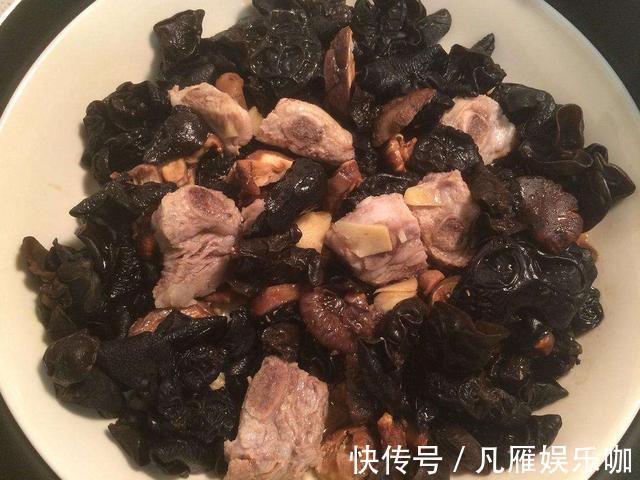 香菇|懒人最爱!学会这样做香菇木耳蒸排骨,营养美味还不油腻,特香