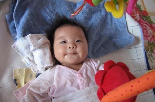 宝宝|婴儿刚出生时，第一个抱他的不要是这3种人，并非是迷信哦