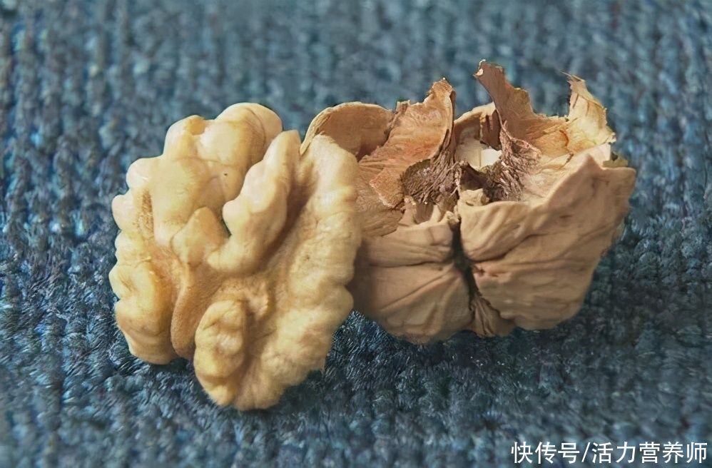 核桃|冬天最适合吃核桃保护心脏和血管,可一天吃几颗最好?多吃不利
