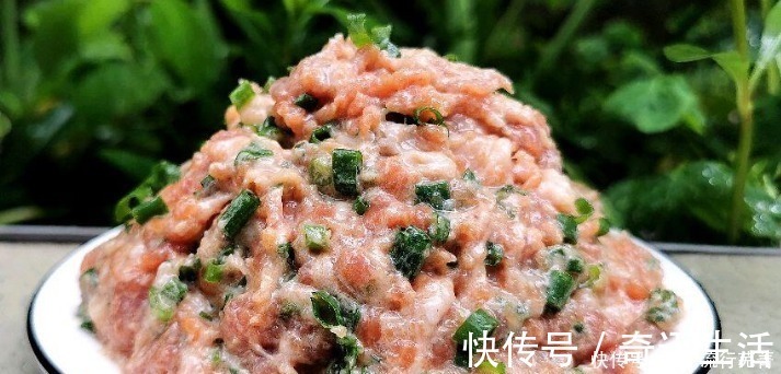 包子|调肉馅有窍门，多加“一水一油”，鲜嫩香味足，包饺子包子都好吃！
