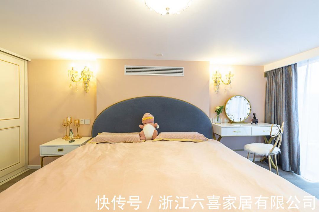 衣帽间|当时尚高级灰遇上粉色少女心,65㎡轻奢风打造理想的高品质居住空间
