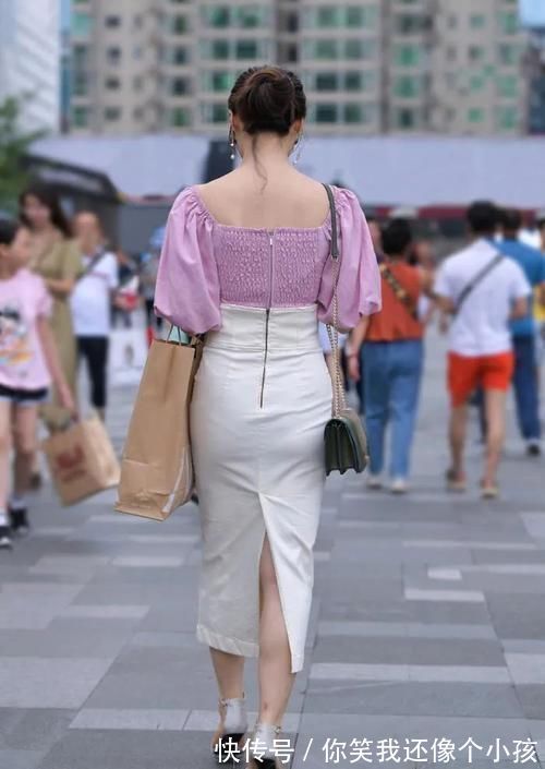 长裙 小姐姐白色束腰带,轻松展现出了一种简洁干净的感觉