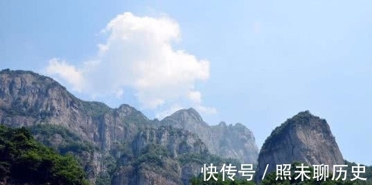 登飞来峰@王安石的雄心壮志全在这首诗中,寥寥数语描写得很有气势!