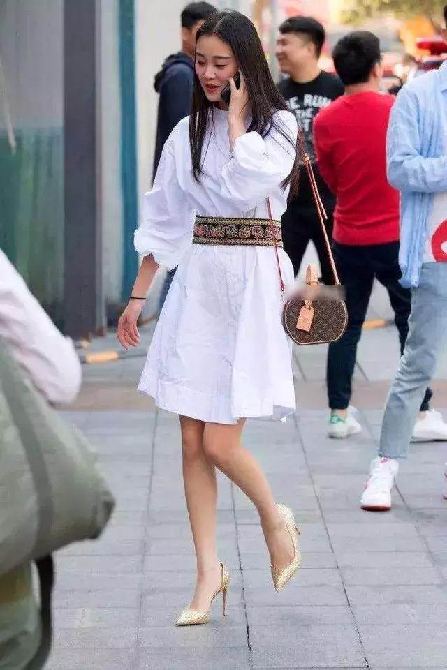 潮流|身材高挑的美女,潮流时尚的穿搭,尽显优雅的女神范儿