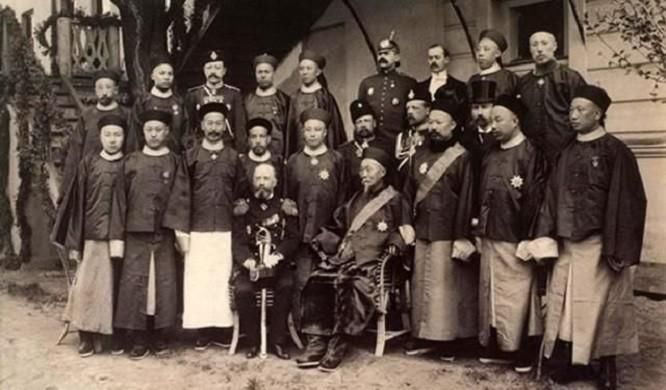 没动|晚清最残忍的一顿午饭,八位大将开心入座,还没动筷子人头就已经先落地了!