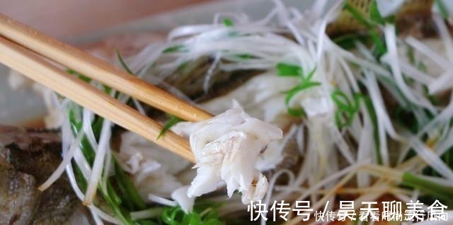 正确做法|清蒸鱼放盐和料酒就错了,教你正确做法,又鲜又嫩还不腥,太香了