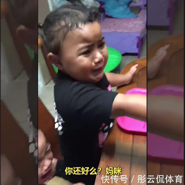 小宝|妈妈被爸爸糊一脸奶油，娃急坏了，当面教训老爸，网友：好宠妈妈