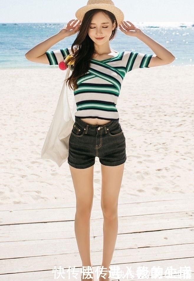 穿搭 牛仔裤美女的穿搭展现视觉上的美感,靓丽而优雅