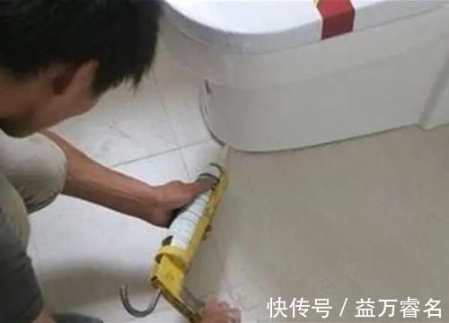 老师傅|卫生间装修是先贴瓷砖还是先马桶?看看老师傅怎么说,原来如此