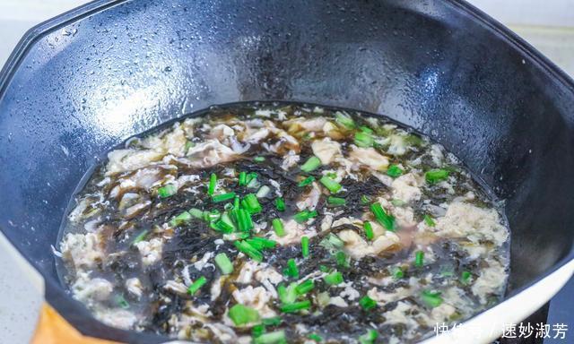做紫菜蛋汤,掌握1个关键步骤,鲜美无比,好喝翻倍