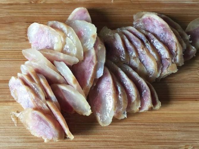 冬天吃腊肠，试试这4种做法，个个都好吃，换着吃不腻，快来学