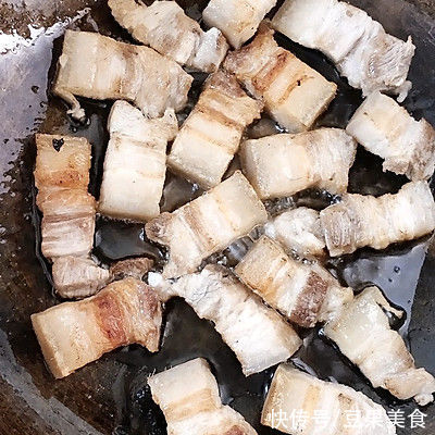 简单易做的虎皮鹌鹑蛋烧肉,让人吃了还想吃