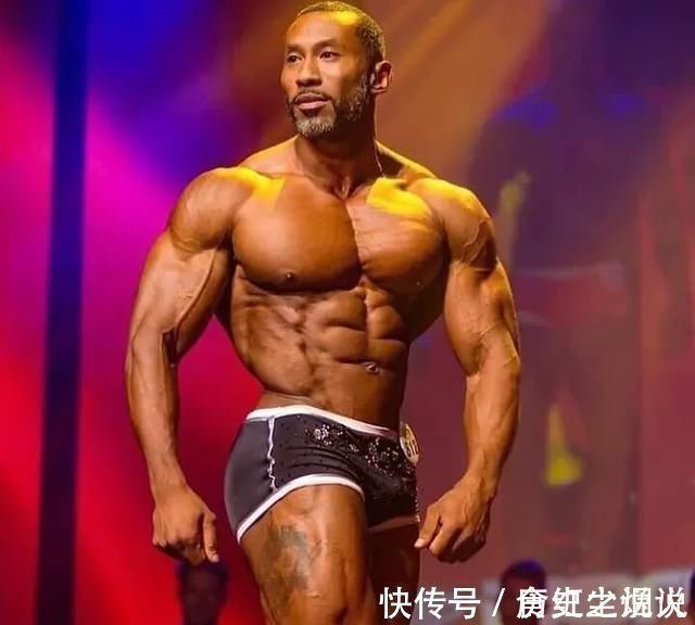 世界冠軍|靠飽滿胸肌成為世界冠軍享譽健身圈塑造胸肌無關動作需要細節
