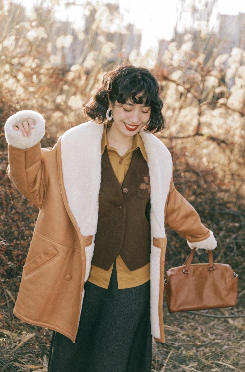 潮酷girl不容错过的“皮毛一体外套”,建议入手,上身即好看