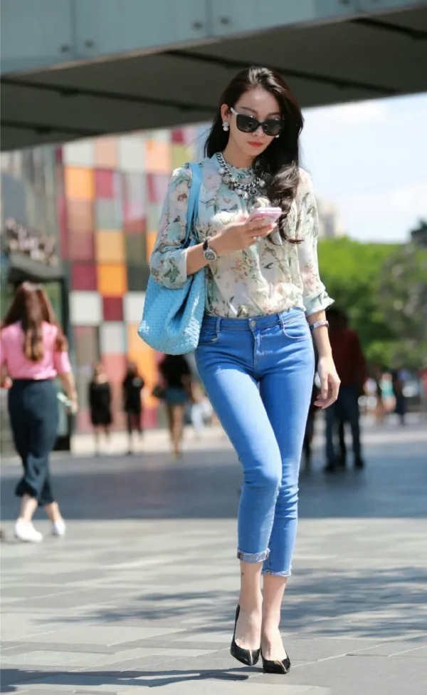 时尚潮流的女式小脚牛仔裤,时尚休闲穿上去显瘦又显高