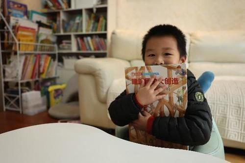 pyq|一年陪俩娃读了3000本书,身为职场妈妈,我总结了4点经验