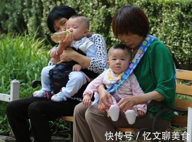 两个女人|为什么多数是姥姥带孩子姥姥的3大优势,奶奶没有