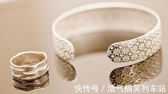 银手镯脏了不在烦恼,学会这几招,比银饰店洗的还干净
