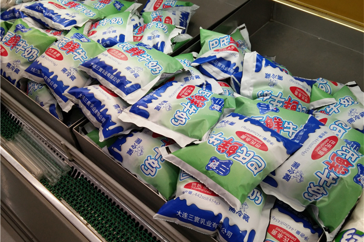 懂行人买牛奶,无论贵贱,认准包装上“3行字”,买到健康好牛奶