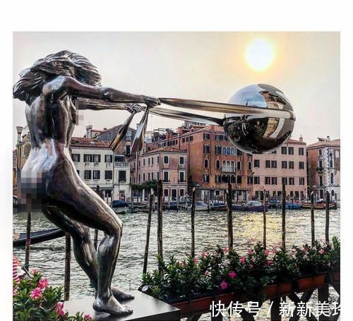 罗宾·怀特@来自世界各地的15个看起来违反了自然规律的超现实主义雕塑