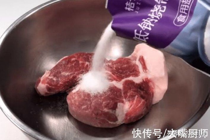 快速解冻肉别用开水煮，教你3个妙招，5分钟变软，和鲜肉一样好吃